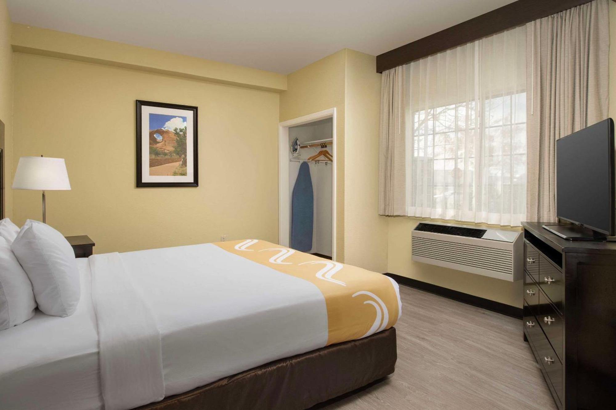 Quality Inn & Suites Gallup I-40 Exit 20 エクステリア 写真