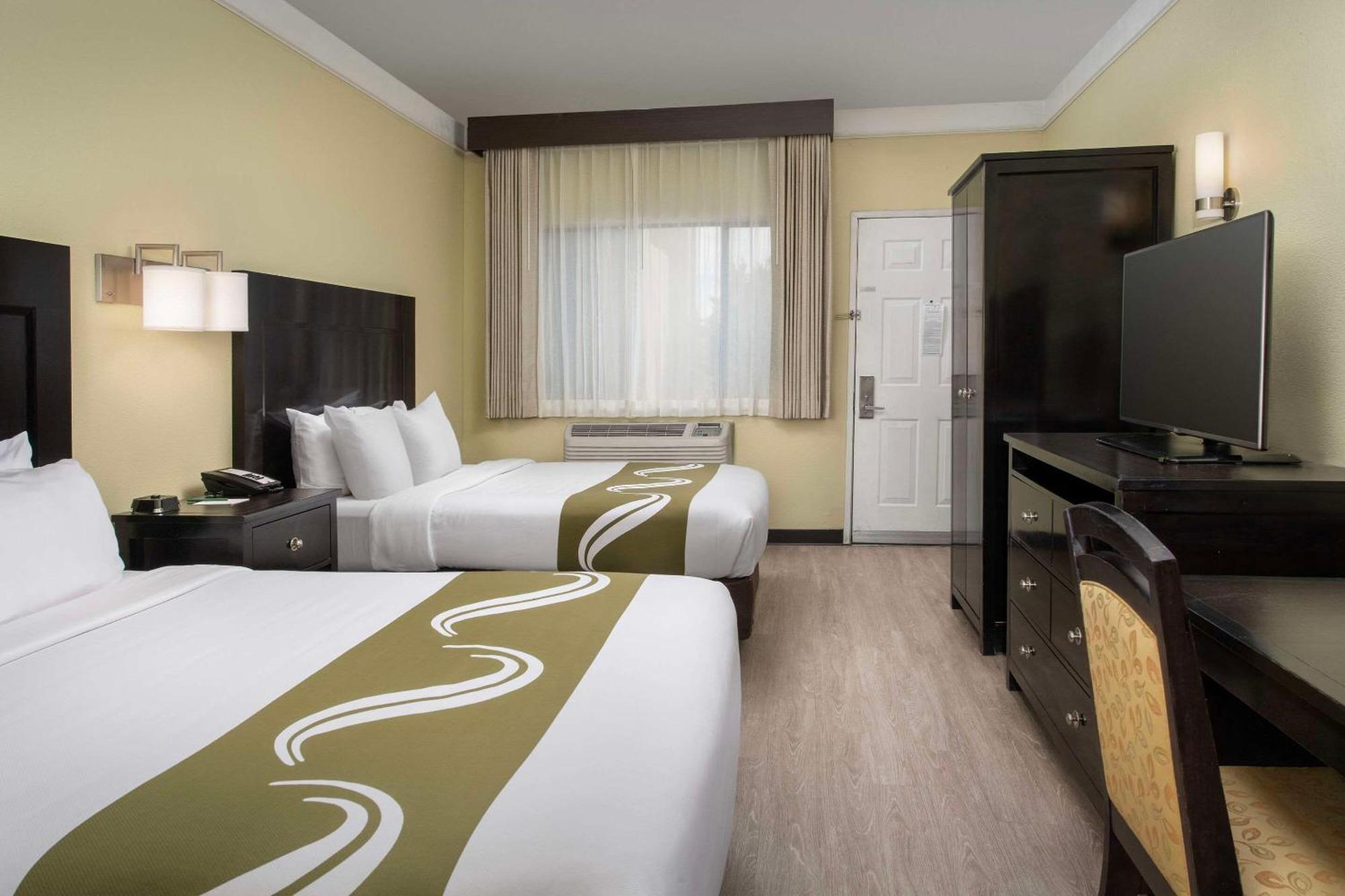 Quality Inn & Suites Gallup I-40 Exit 20 エクステリア 写真