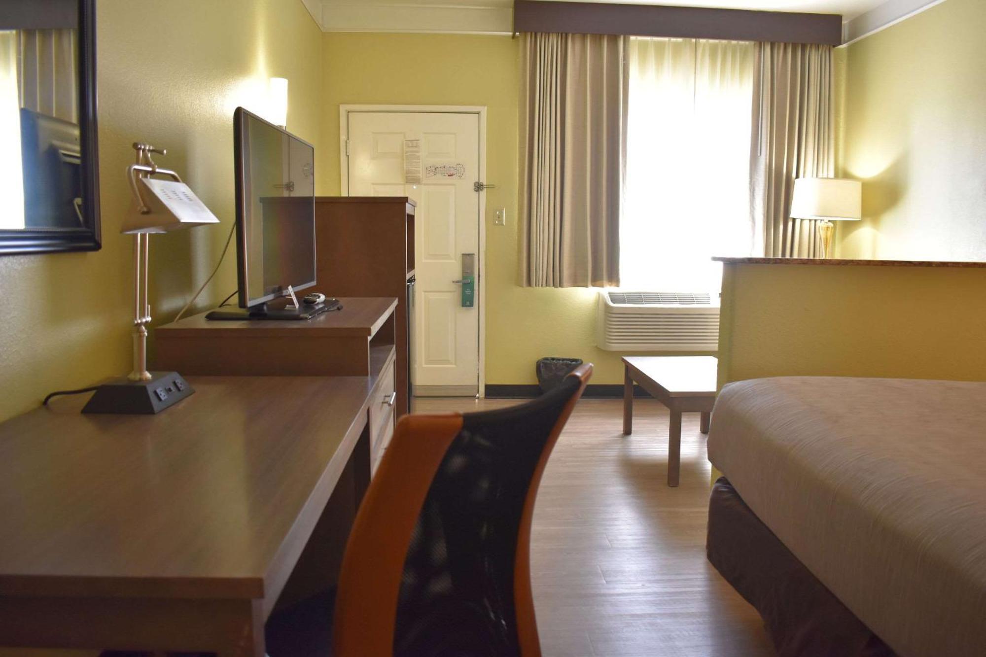 Quality Inn & Suites Gallup I-40 Exit 20 エクステリア 写真