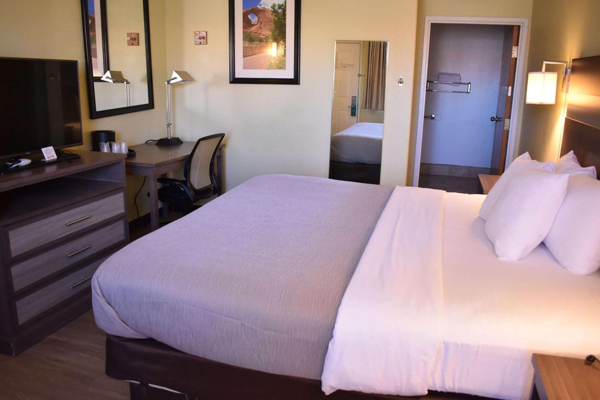 Quality Inn & Suites Gallup I-40 Exit 20 エクステリア 写真