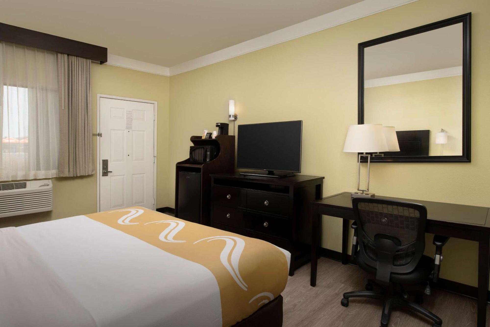 Quality Inn & Suites Gallup I-40 Exit 20 エクステリア 写真