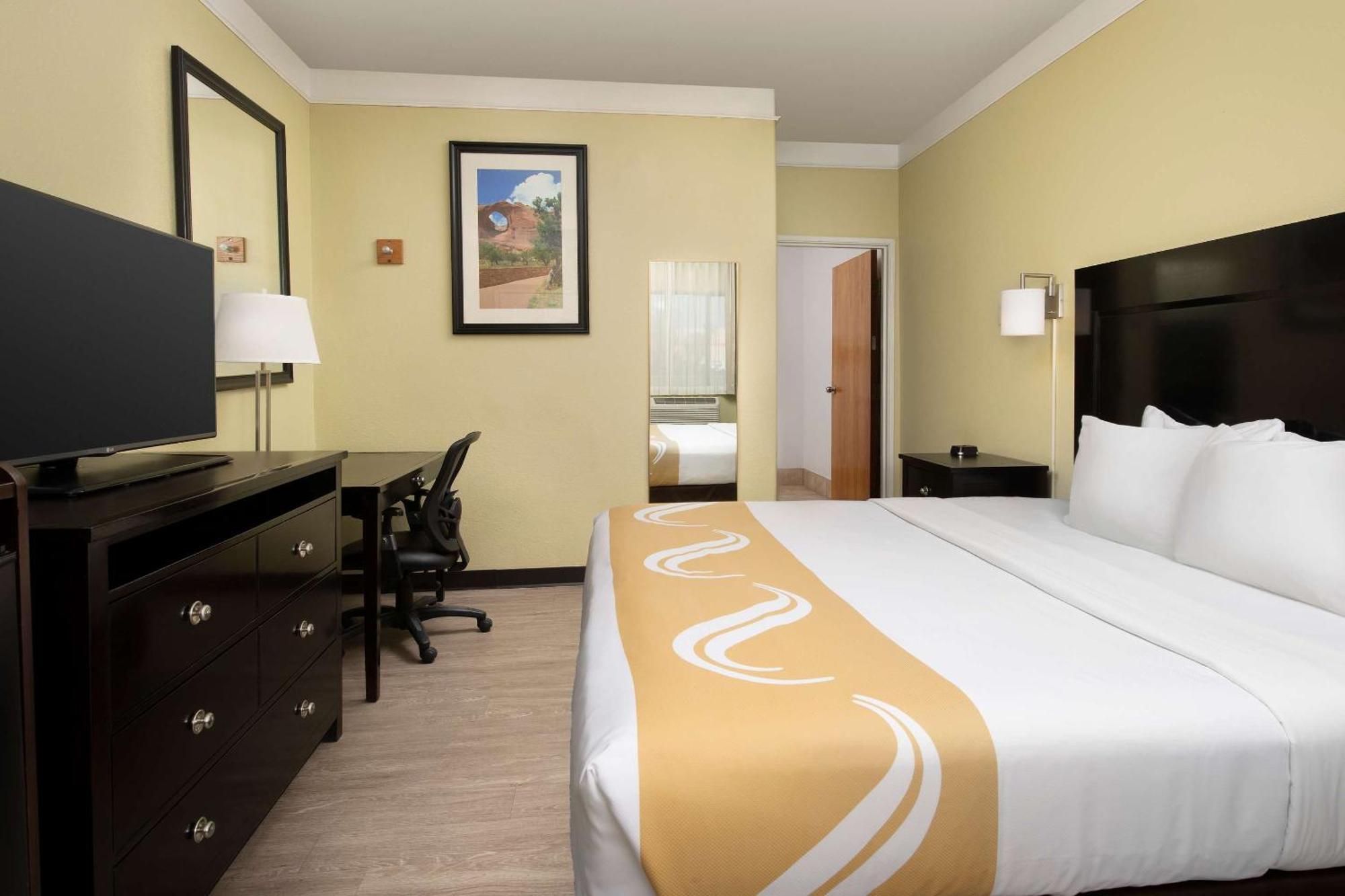 Quality Inn & Suites Gallup I-40 Exit 20 エクステリア 写真