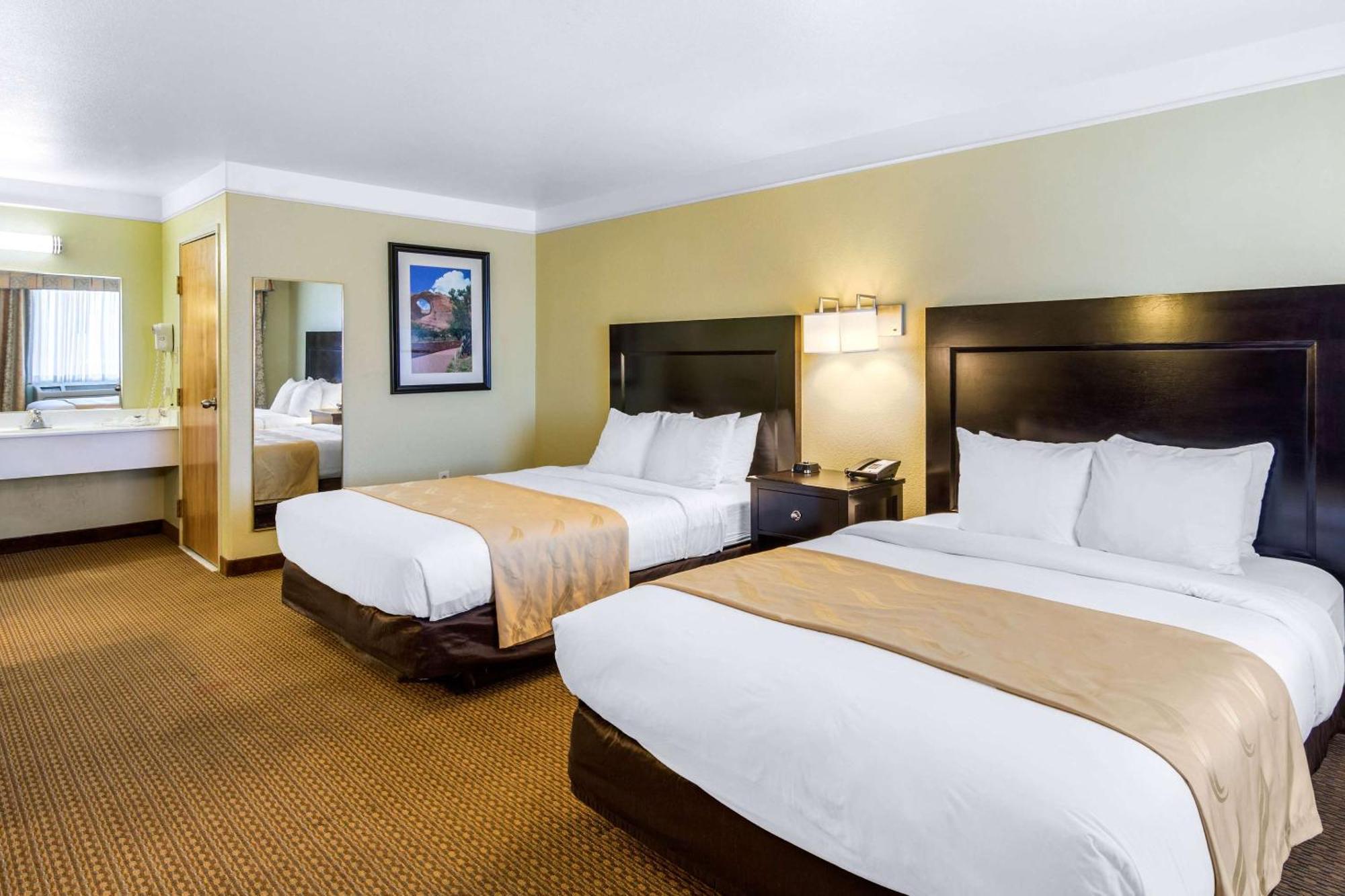 Quality Inn & Suites Gallup I-40 Exit 20 エクステリア 写真